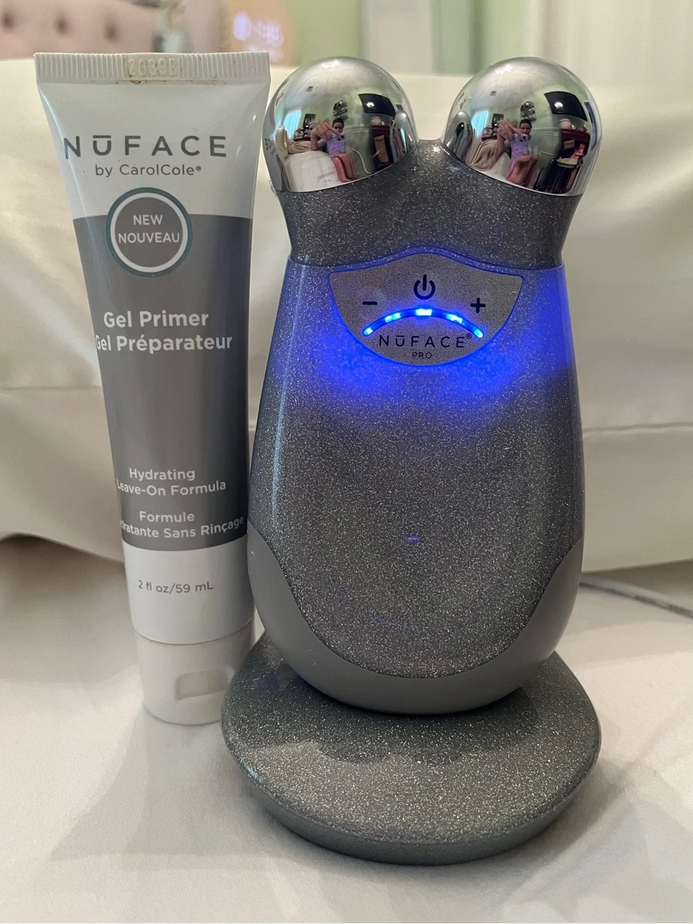 $400 NuFACE® NuFace Microcurrent Facial Device Trinity Kit in platinum - Picture 1 of 3